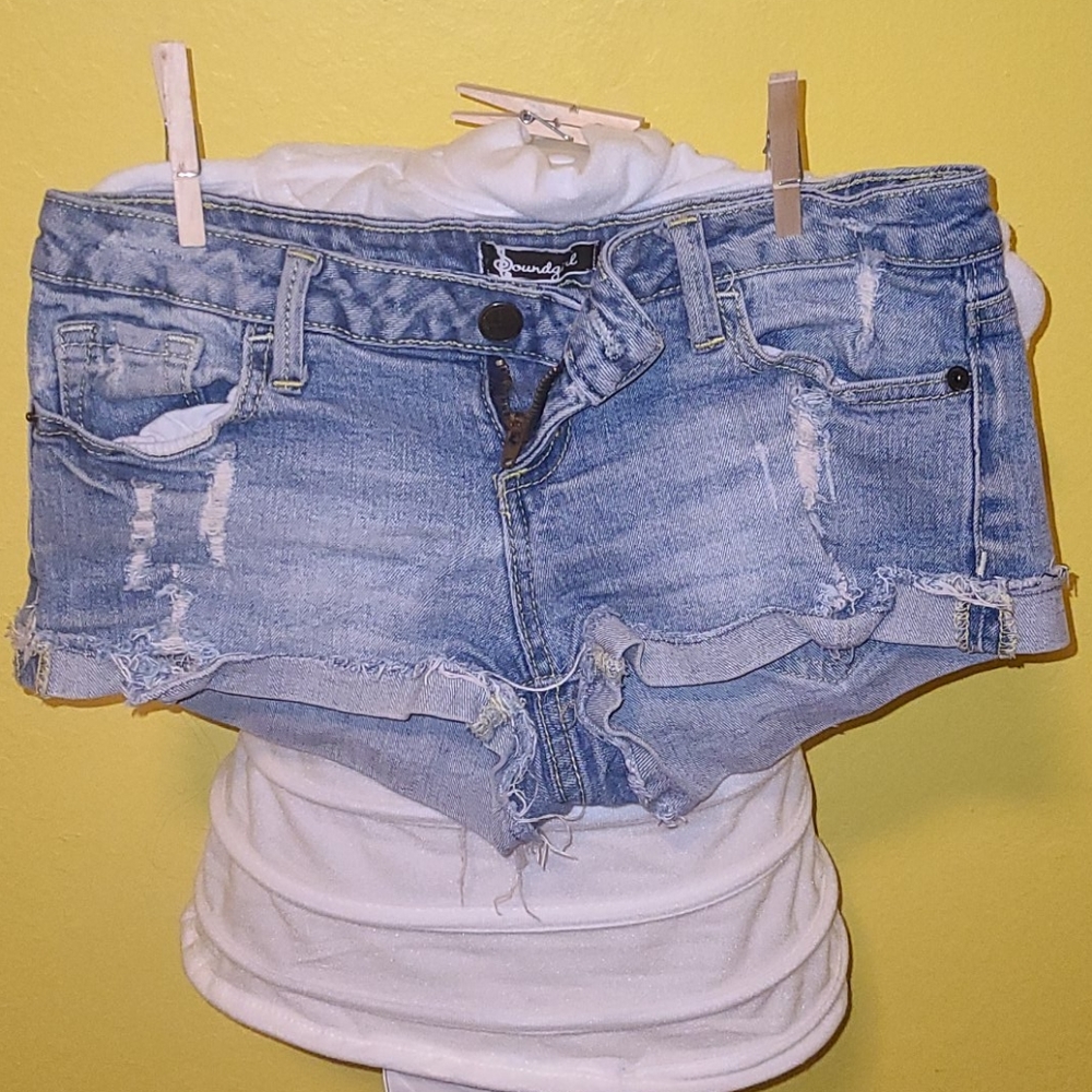 Sound girl short shorts- Low rise